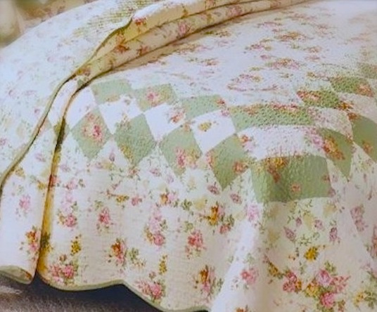 Americana Patchwork Vintage Roses Throw Quilt