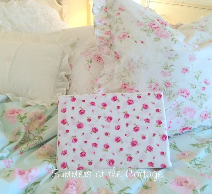 KING CHERRY BLOSSOM PINK WINE ROSES ON WHITE ENGLISH COTTAGE INN SHEET SET